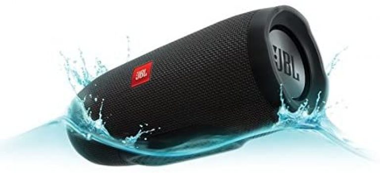 JBL Charge 3 splashed in water graphics