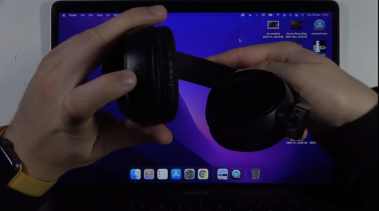 connecting JBL headphones to Macbook