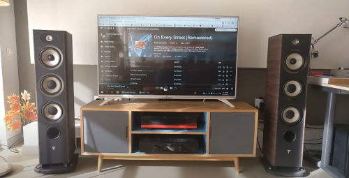 tv and Focal Aria 926 3-Way Bass Reflex Floor Standing Speakers