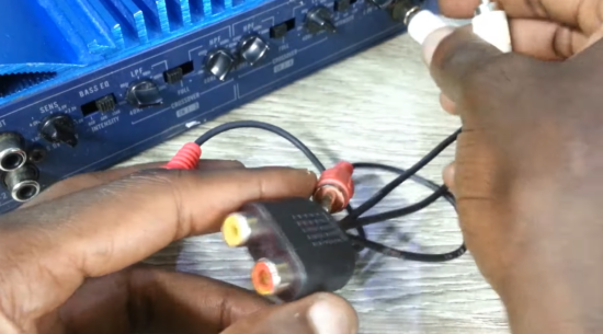 using RCA Y Splitter Cable